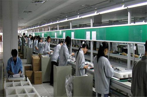 在工廠當保安的那些年，我被三個女孩倒追過